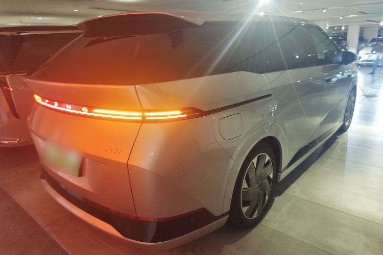 Used XPeng X9 2024 702 Ultra-Long Range Pro Rear Right 45 Deg