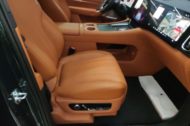 Used Hima AITO M8 2025 Extended-Range Ultra Version 53.4 kWh 6-Seater Edition Right Front Seat