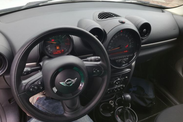 Used MINI Countryman 2014 1.6L COOPER Fun Center Console