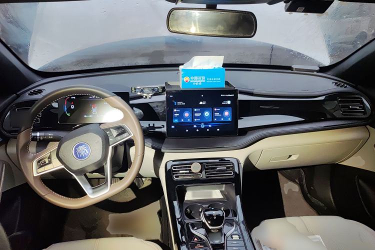 Used BYD Qin PLUS 2023 Champion Edition DM-i 55KM Leading Model Center Console