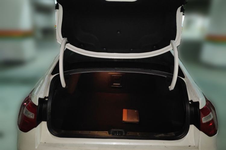 Used Citroen C5 2014 2.0L Automatic Luxury Edition Trunk