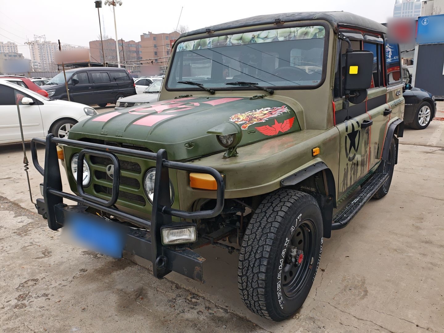 Под передней частью автомобиля