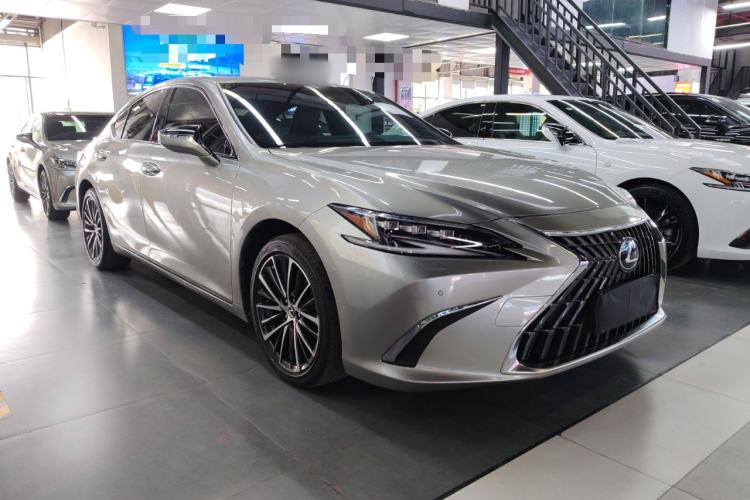 Used Lexus ES 2022 300h Deluxe Edition

