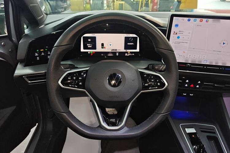 Used Volkswagen Golf 2025 Facelift 300TSI R-Line
