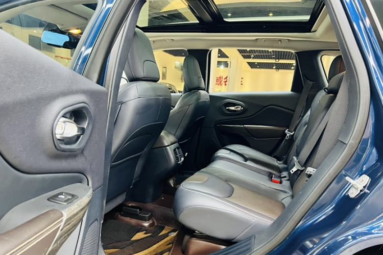 Used Jeep Cherokee 2020 2.0L Two-Wheel Drive Classic Sports Edition