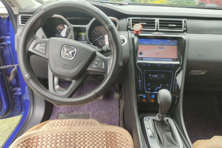 Used JMC Yusheng S330 2016 1.5L GTDi Automatic Two-Wheel Drive Flagship Edition Center Console