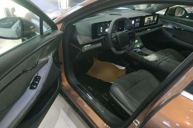 Used VOYAH PASSION 2023 Four-Wheel Drive Long-Range Version
