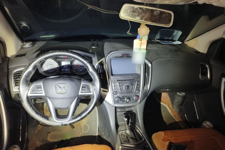 Used JMC Yusheng S350 2013 2.4T Automatic 2WD Diesel Luxury Edition 5 Seats Center Console