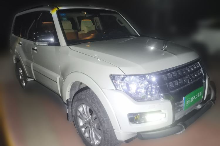 Used Mitsubishi Pajero 2018 V97 3.8L 5-Door GLS Sunroof Dual Differential – Middle East