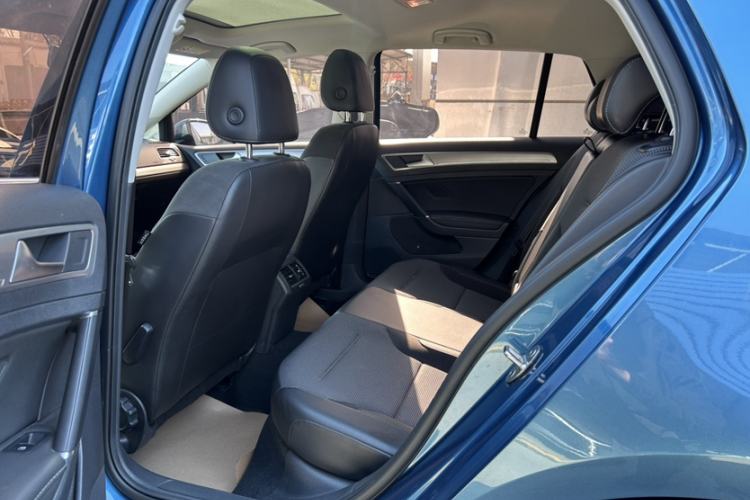 Used Volkswagen Golf 2018 1.6L Automatic Comfort Model Interior 5