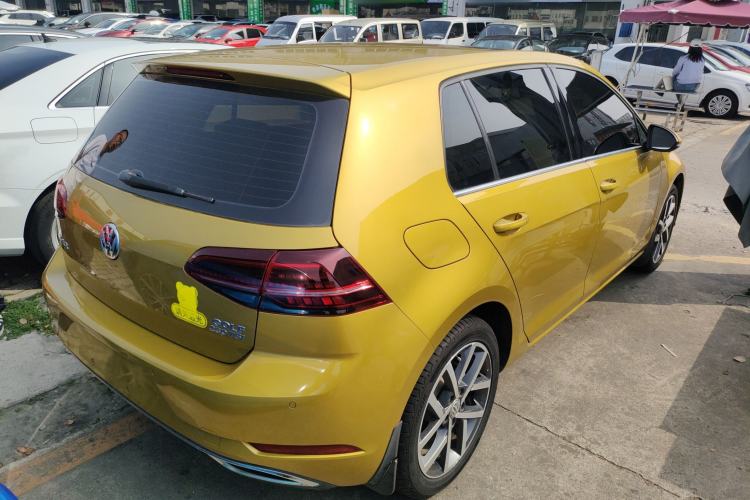 Used Volkswagen Golf 2018 230TSI Automatic Luxury Version Rear Right 45 Deg