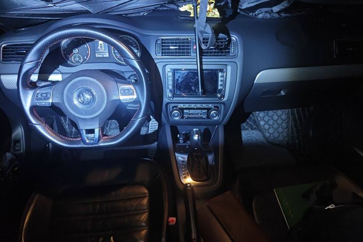 Used Volkswagen Sagitar 2013 2.0 TSI GLI Center Console