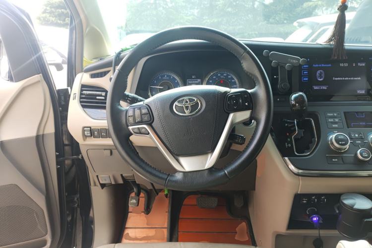 Used Toyota SIENNA 
