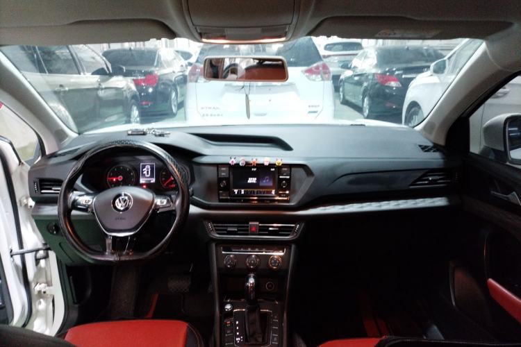 Used Volkswagen Tharu 2019 280TSI Two-Wheel-Drive Trend Edition China V Standard Center Console