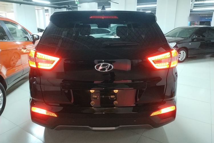 Used Hyundai ix25 2015 1.6L Automatic Two-Wheel-Drive Deluxe DLX Model