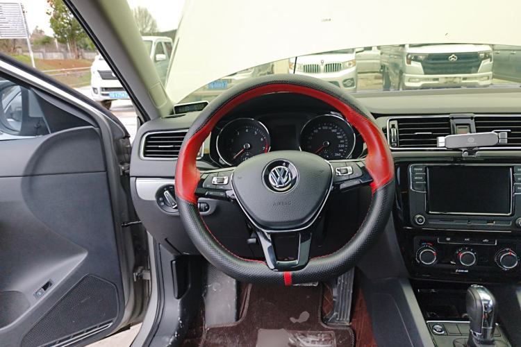 Used Volkswagen Sagitar 2017 230TSI Automatic Comfort Version
