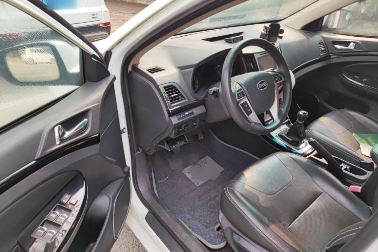 Used BYD Surui 2014 1.5L Manual Luxury Model Driver Seat