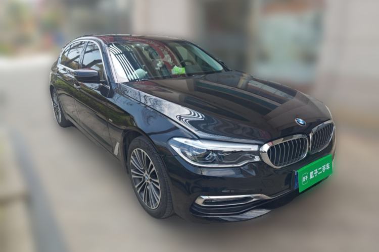 Used BMW 5 Series 2018 Facelifted 530Li Luxury Edition Premium Package Front Right 45 Deg