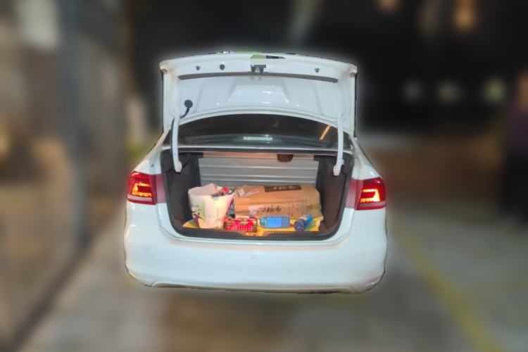 Used Volkswagen Santana 2015 1.6L Automatic Comfort Edition Trunk