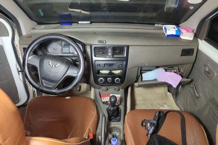 Used Wuling Rongguang V 2016 1.5L Practical Version Center Console