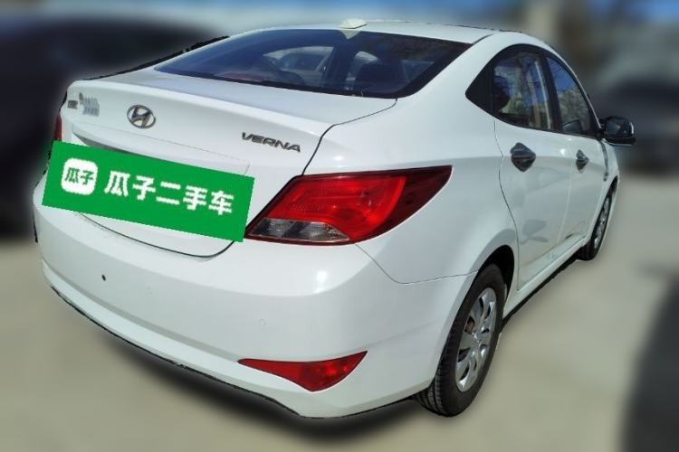 Used Hyundai Verna (older generation) 2014 1.4L Manual Smart GLS Trim Rear Right 45 Deg