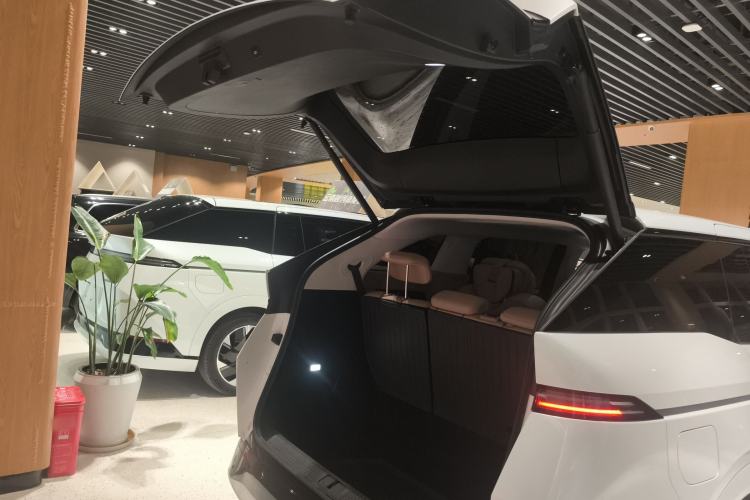 Used XPeng X9 2024 610 Long-Range Pro
