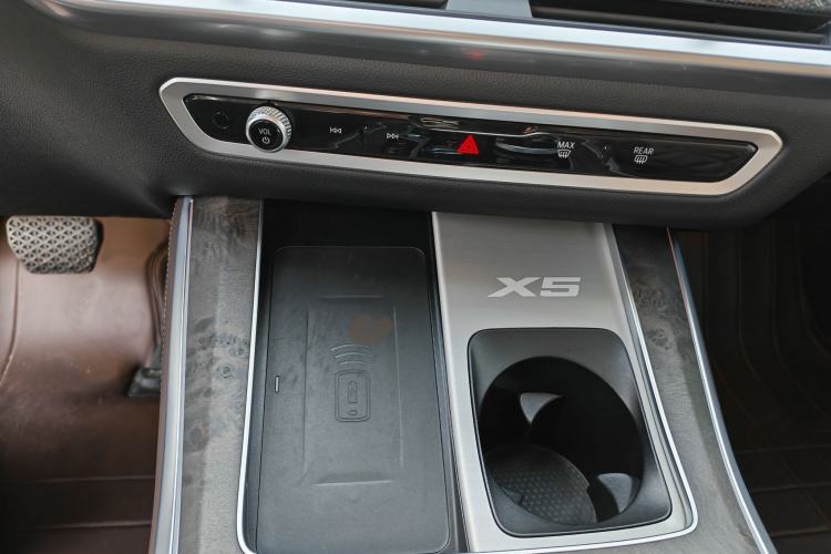 Used BMW X5 2023 xDrive 30Li Luxury M Sport Package
