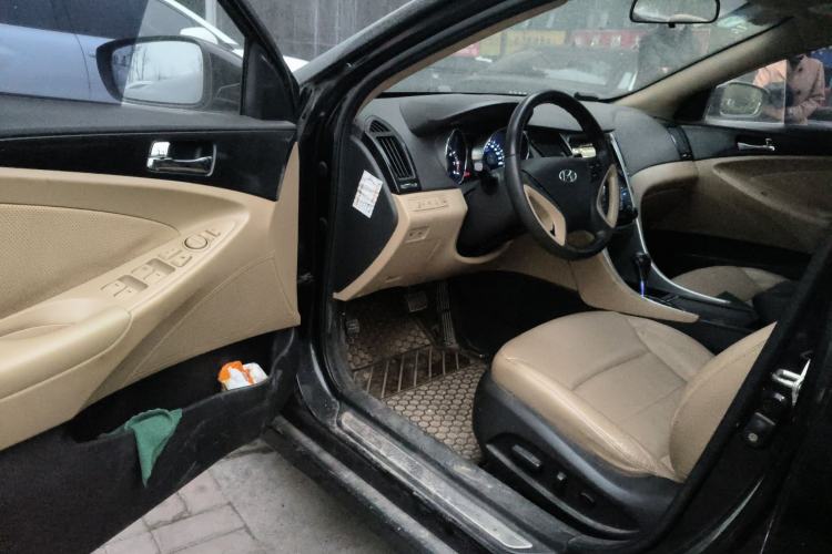 Used Hyundai Sonata 2011 2.0L Automatic Luxury Edition
