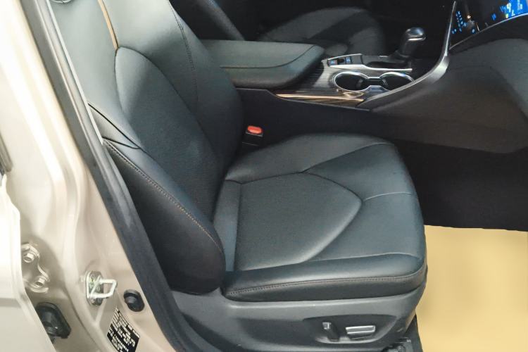 Used Toyota Camry 2019 Revised Version 2.0G Luxury Edition
