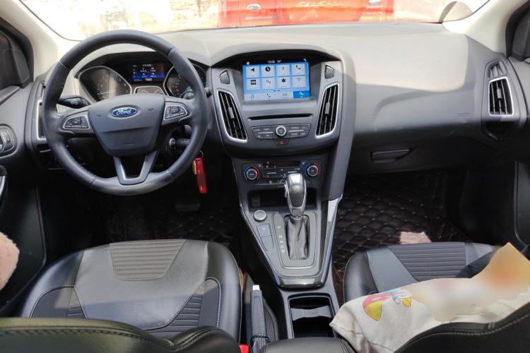 Used Ford Focus 2017 Hatchback EcoBoost 180 Automatic Elite Model Center Console