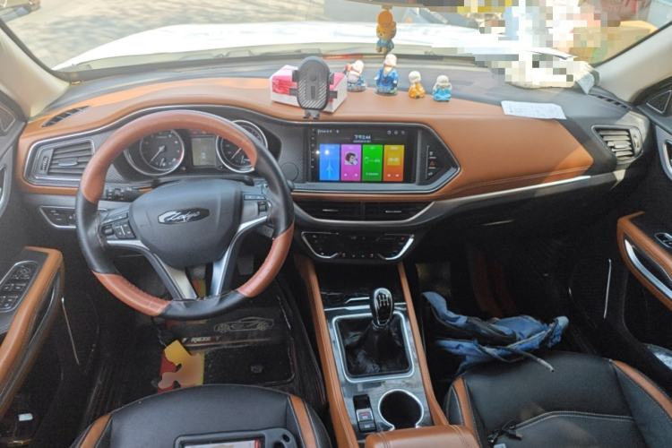 Used Zotye T300 2017 1.5L Manual Luxury Model Center Console