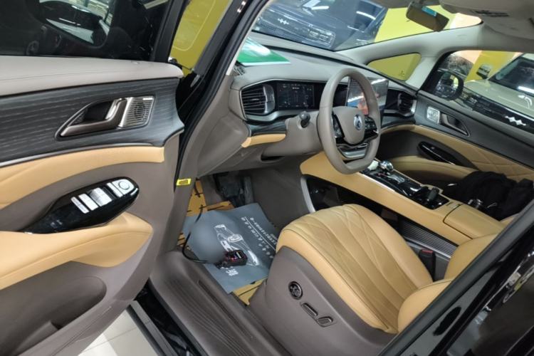 Used Denza D9 2022 DM-i 970 Four-Wheel Drive Prestige Model