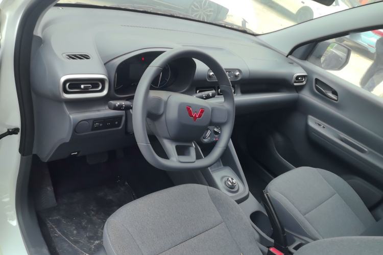 Used Wuling Hongguang New Energy 2024 All-Electric Model 300KM Practical Version Center Console