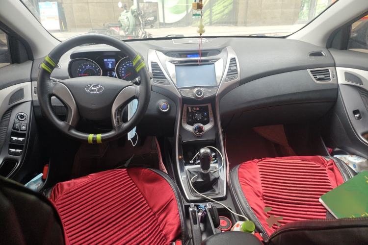 Used Hyundai Elantra (5th Generation / Langdong) 2012 1.6L Manual Leading Model Center Console