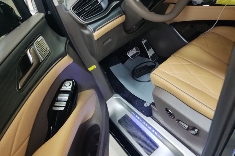 Used Denza D9 2022 DM-i 970 Four-Wheel Drive Flagship Model Driver Seat