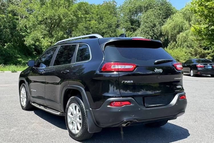 Used Jeep Cherokee 2016 2.0L Superior Edition