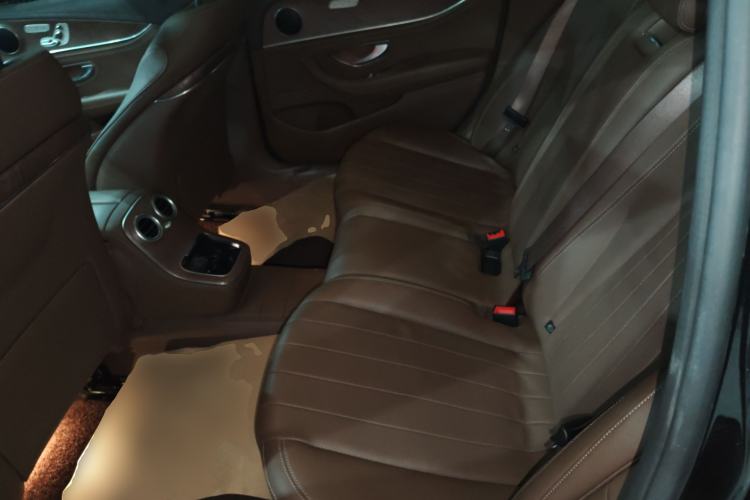 Used Mercedes-Benz E-Class New Energy 2022 Restyled E 350 e L Plug-in Hybrid Sedan Left Rear Seat