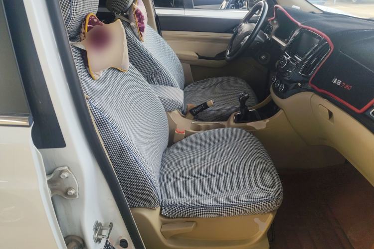 Used Baojun 730 2014 1.5L manual Comfort ESP version 7 seats