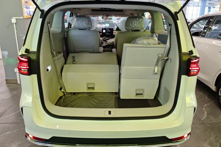 Used Roewe iMAX8 New Energy 2025 1.5T DMH Lu Zun Deluxe Edition Trunk