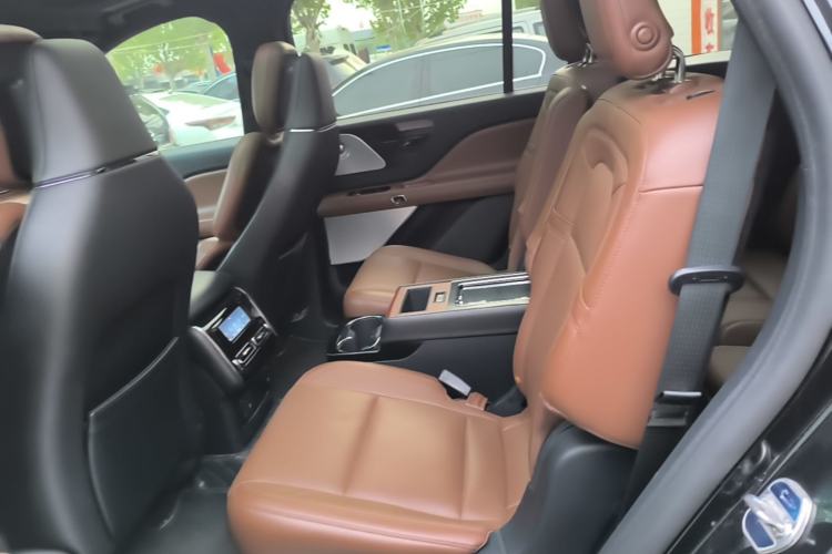 Used Lincoln Aviator 2020 3.0T V6 All-Wheel Drive Executive Version Left Rear Seat