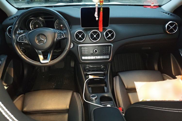 Used Mercedes-Benz GLA 2018 GLA 220 4MATIC Sport Edition Center Console