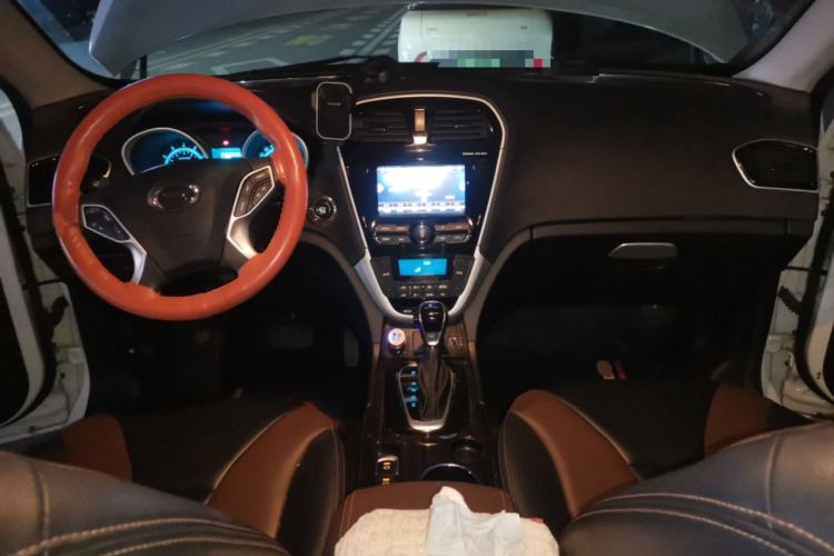 Used GAC Trumpchi GS5 Super 2016 1.8T Automatic Two-Wheel Drive Anniversary Edition Center Console