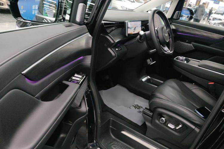 Used Geely Galaxy LEVC L380 2024 100 kWh 6-Seater Two-Wheel Drive Air
