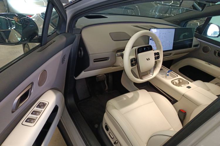 Used Li Auto i6 2025 Model Two-Wheel-Drive Standard Type