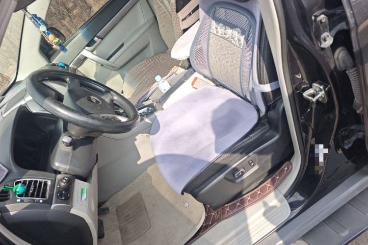 Used Chevrolet Captiva 2011 2.4 AT 5-Seater Comfort Edition Left Front Seat