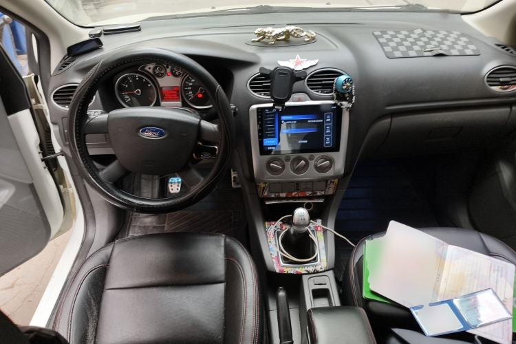 Used Ford Focus 2013 Hatchback Classic 1.8L Manual Base Model Center Console