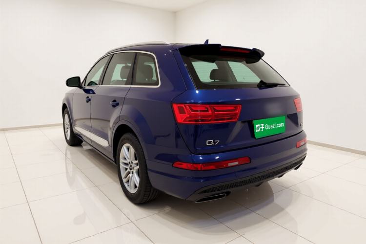 Used Audi Q7 2018 40 TFSI Comfort Model Rear Left 45 Deg