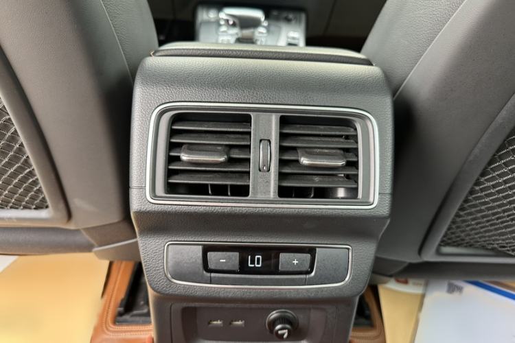 Used Audi Q5L 2018 45 TFSI Prestige Fashion Edition China V Emission Standard Interior 9