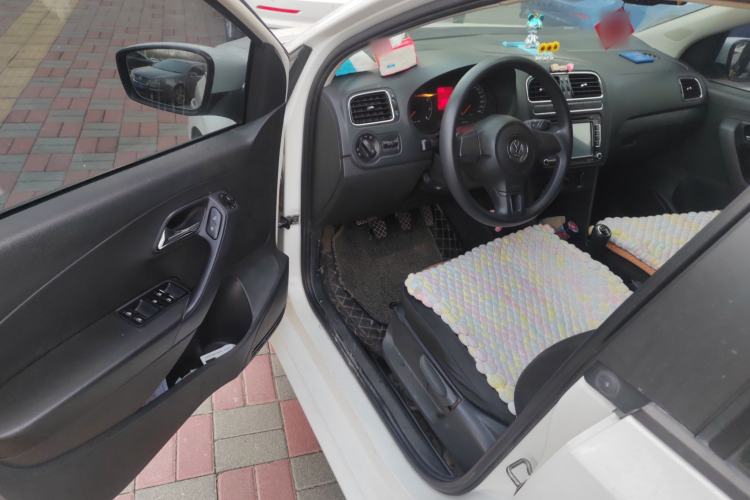 Used Volkswagen Polo 2013 1.6L Manual Comfort Edition
