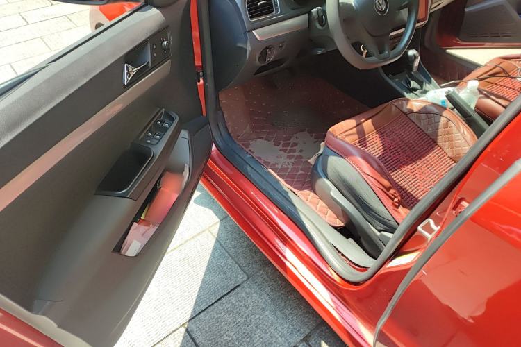 Used Volkswagen Gran Lavida 2015 1.6L Automatic Fashion Edition Driver Seat